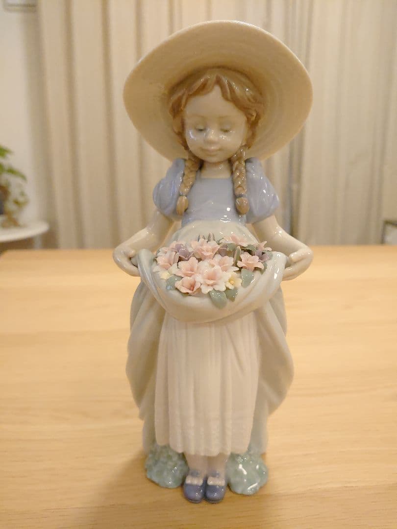 【極美品 欠損無】LLADRO リヤドロ No.6756『たくさん摘めたよ！』