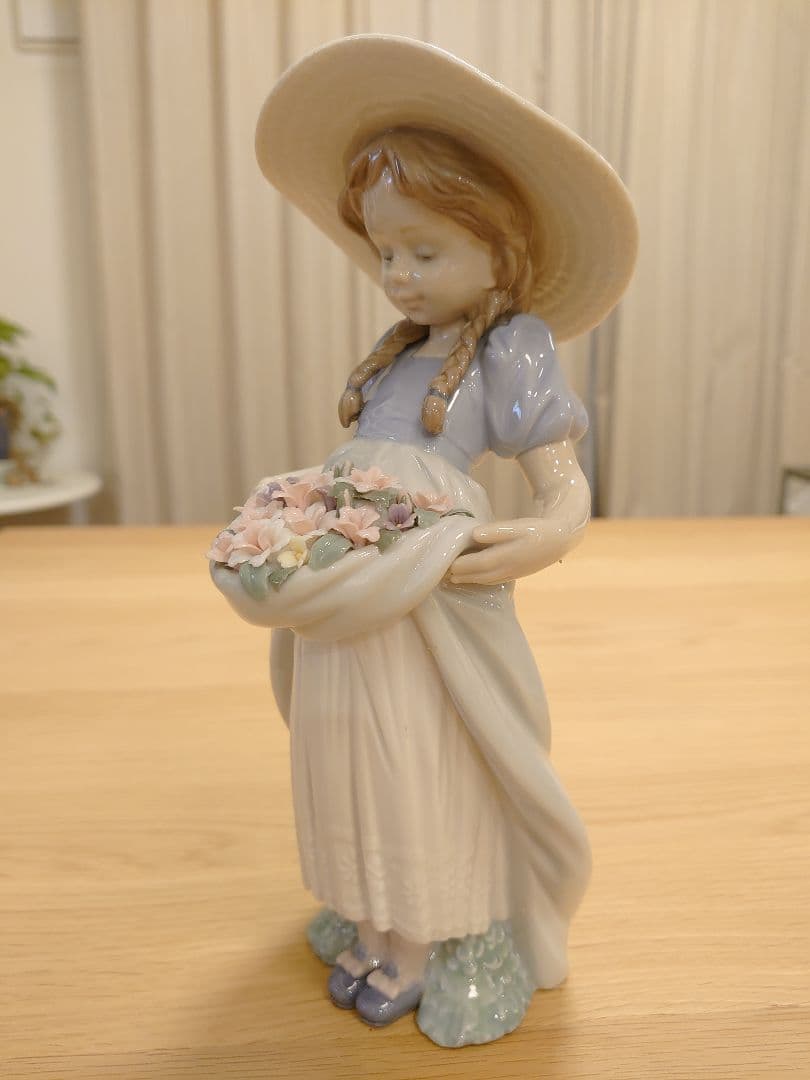 【極美品 欠損無】LLADRO リヤドロ No.6756『たくさん摘めたよ！』