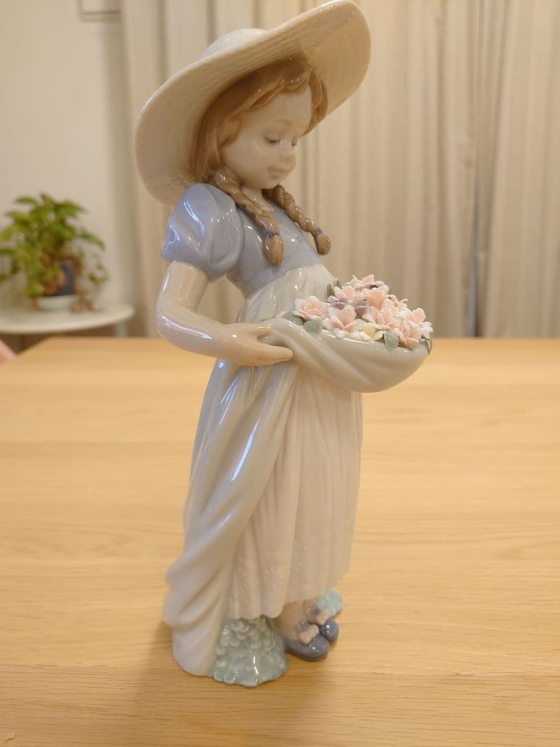 【極美品 欠損無】LLADRO リヤドロ No.6756『たくさん摘めたよ！』