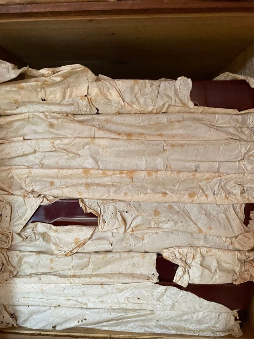 骨董品　希少　金箔装飾の黒漆塗り膳 収納箱付き　100年前