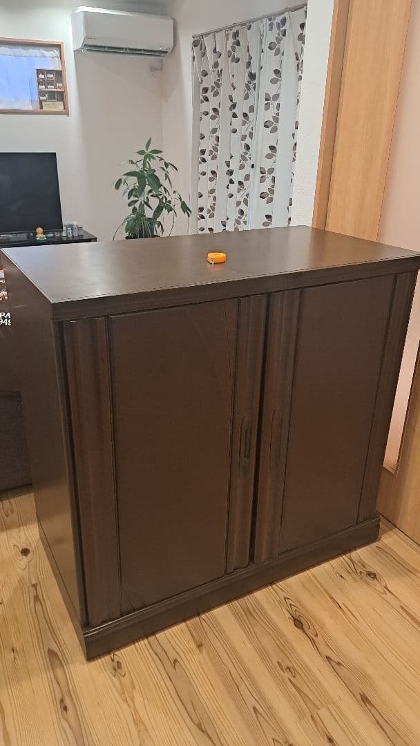 ダークブラウン木製　桐タンス 引き出し9つ