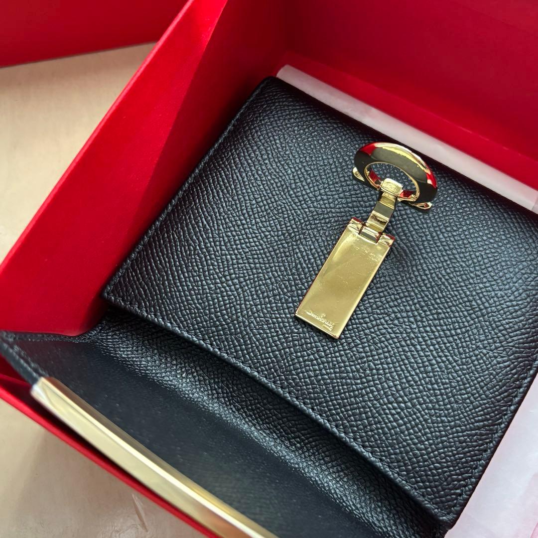 フェラガモ FERRAGAMO ガンチーニ 二つ折り財布