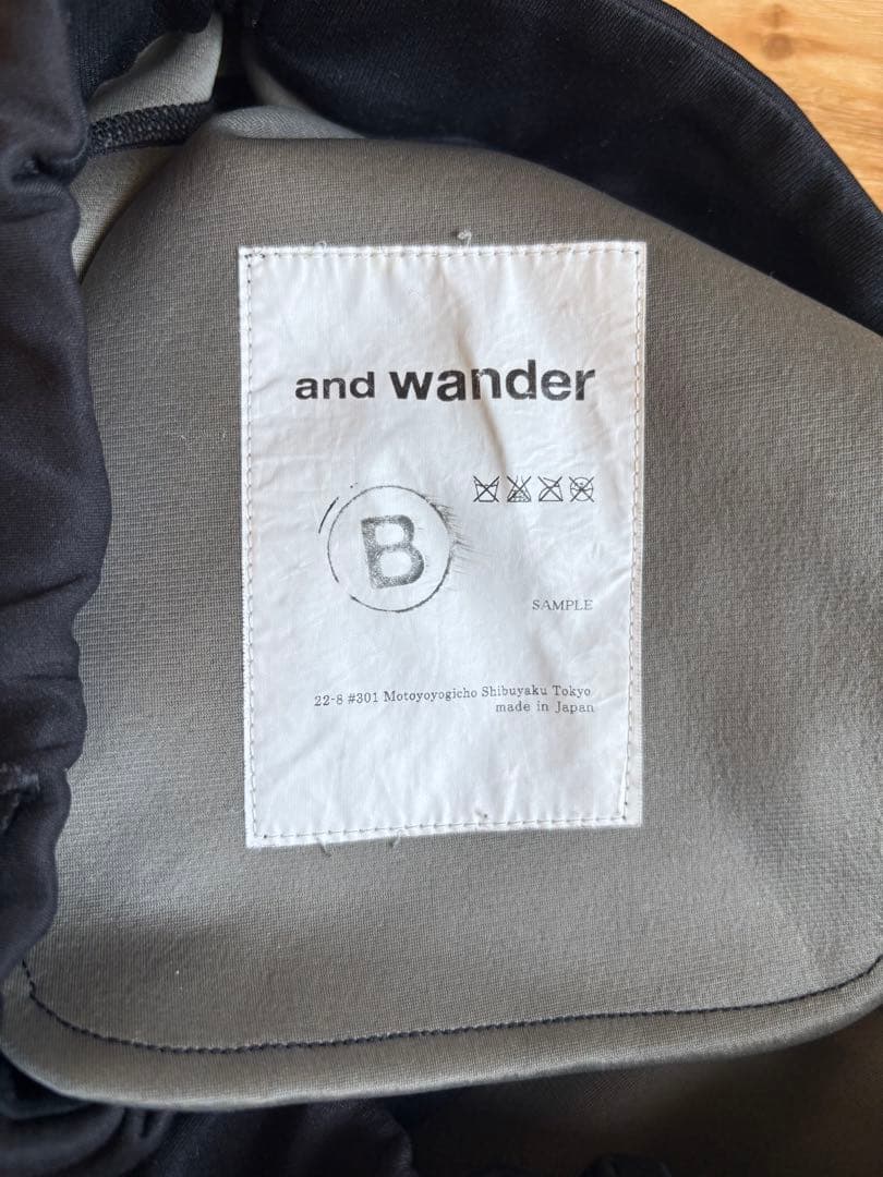 アンドワンダー ストレッチシェルパンツ