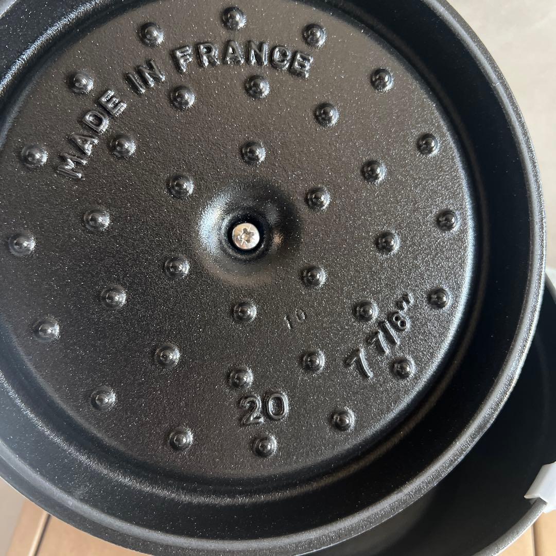 新品箱入りSTAUBストウブ グランドココットラウンドカンパーニュ20cm鋳鉄