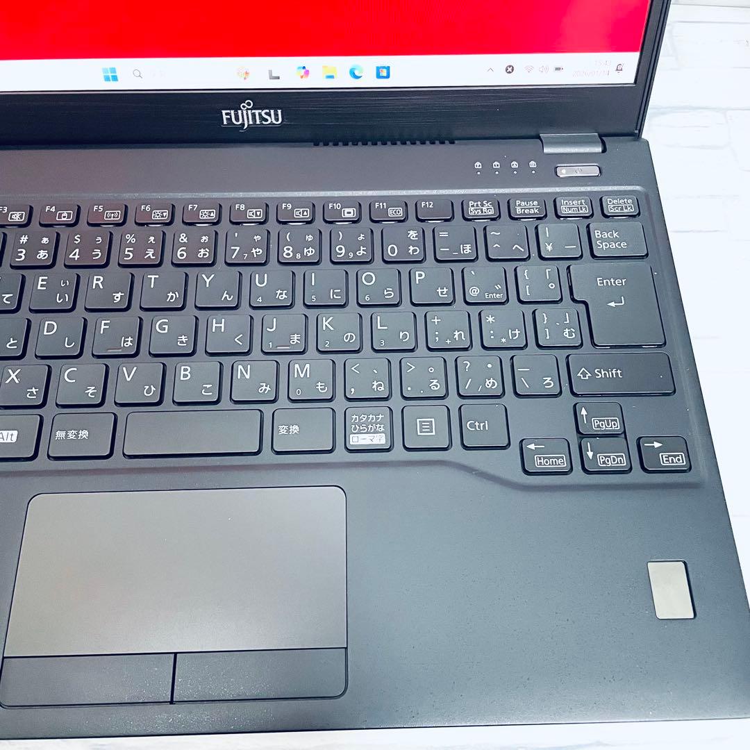 ほぼ美品お買得　富士通 薄型ノートPC 第10世代core i5 オフィス