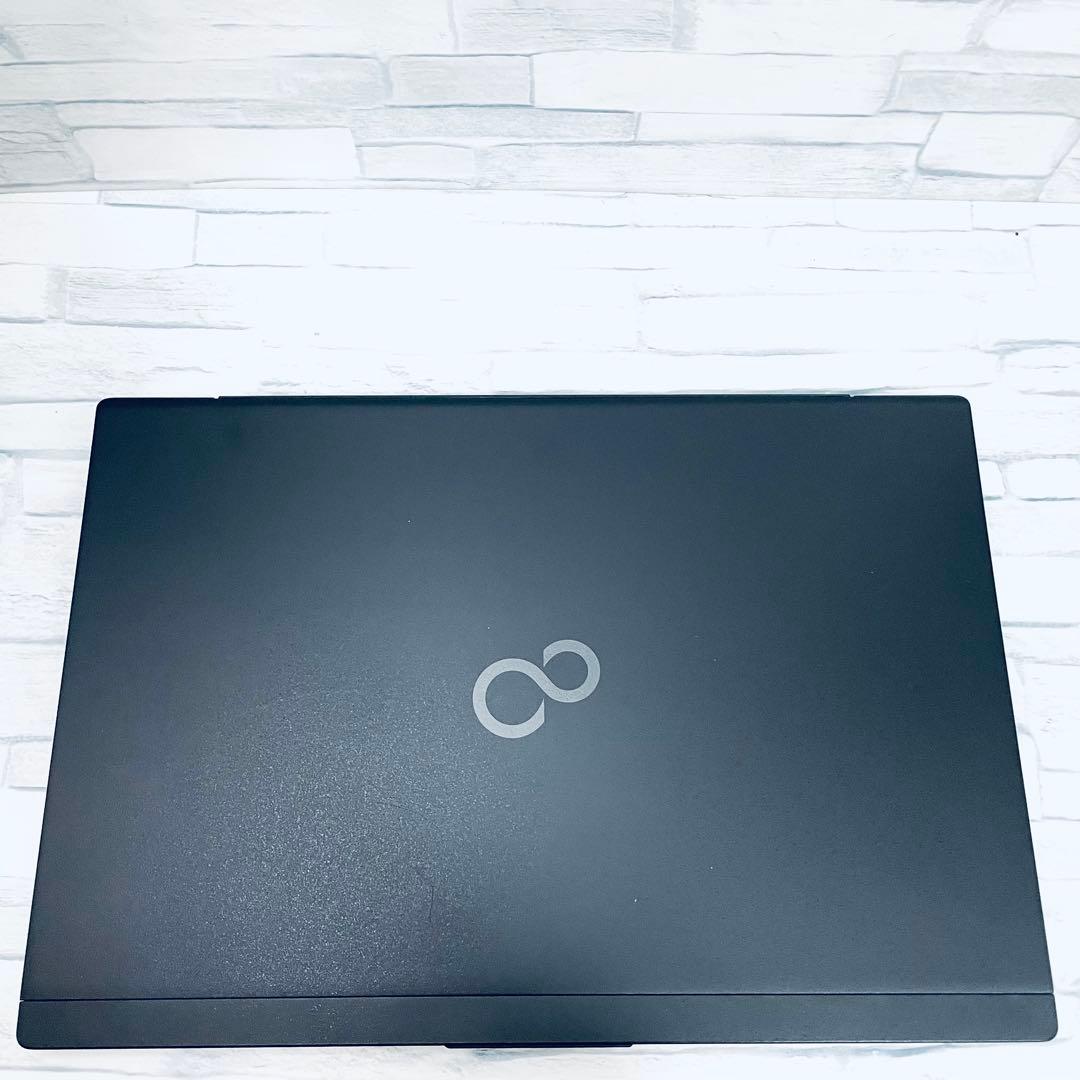 ほぼ美品お買得　富士通 薄型ノートPC 第10世代core i5 オフィス