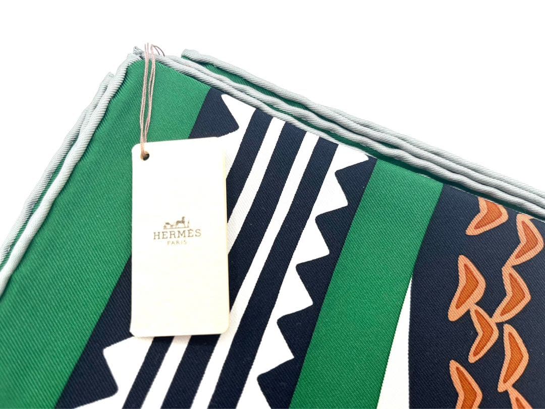 2022 エルメス HERMES カレ 90 鎧の幻想　未使用に近い　スカーフ