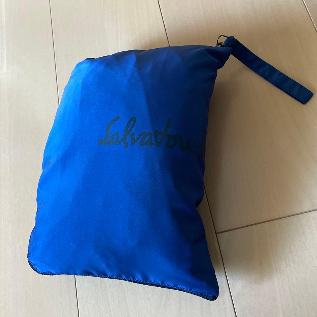 フェラガモ　ネイビー パッカブル　レインコート ベルト付きステンカラーコート