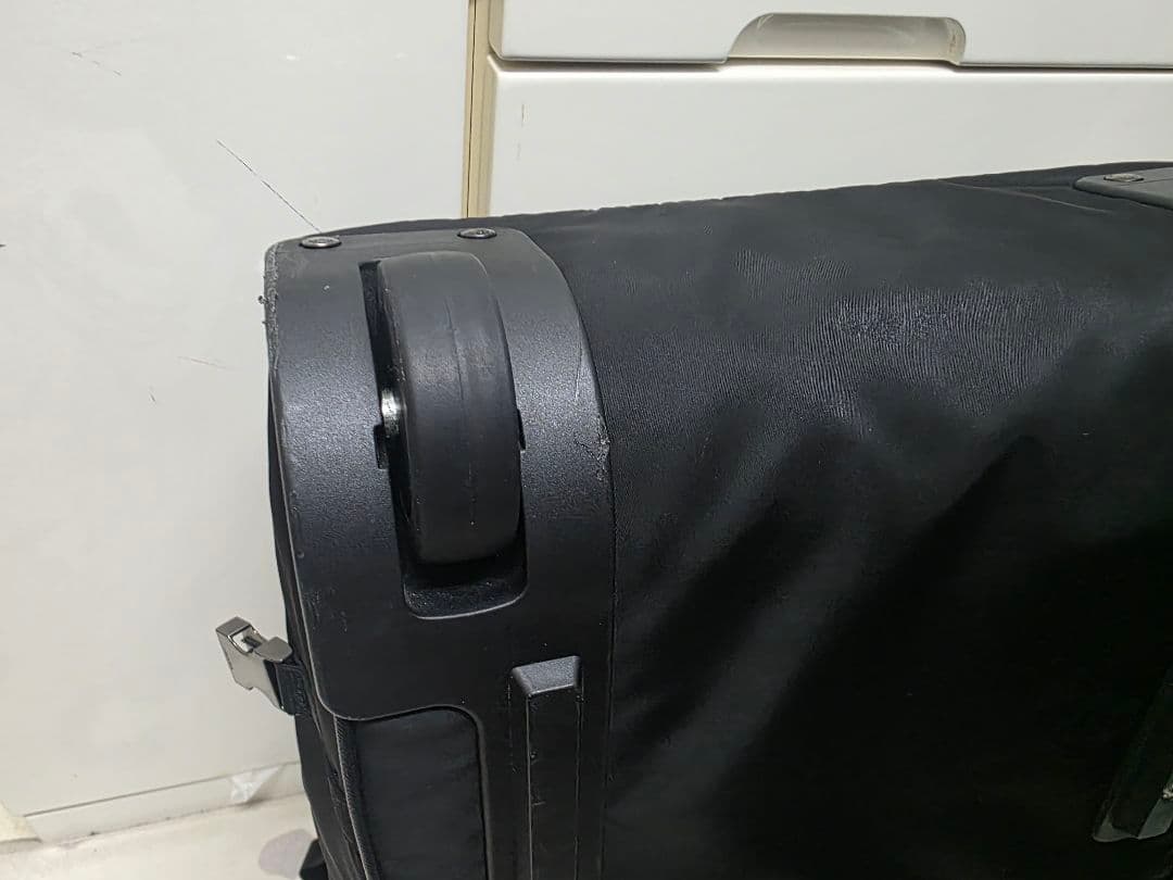 機内持ち込みOK PRADA 2VQ001 ブラック キャリーケース