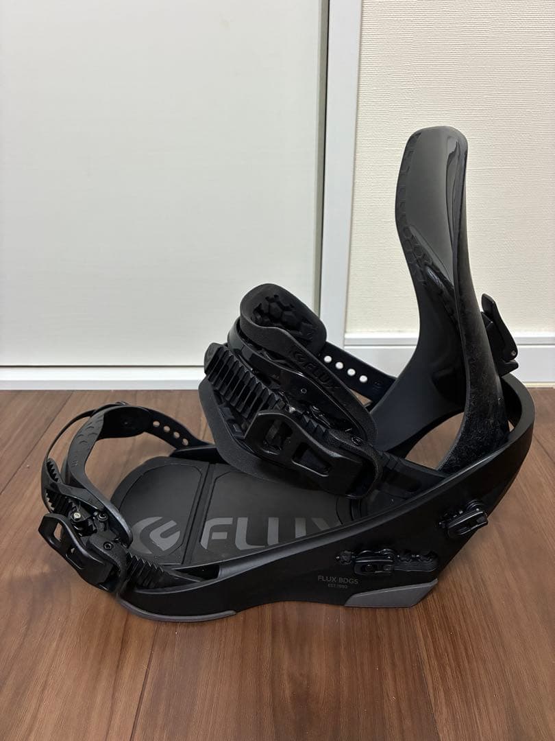 FLUX CV Mサイズ 22-23 スノーボードビンディング ホワイトブラック