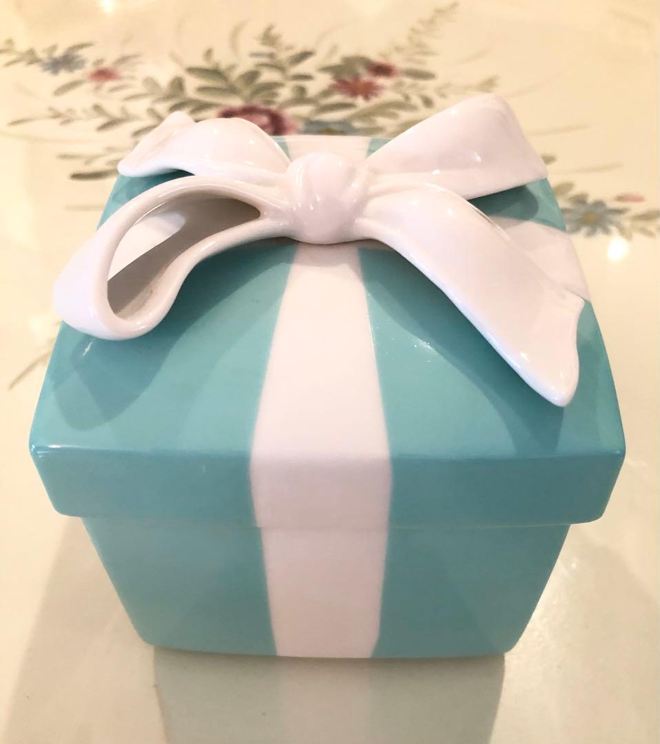 大きいサイズTiffany&Co.陶器ブルーボックス小物入れ