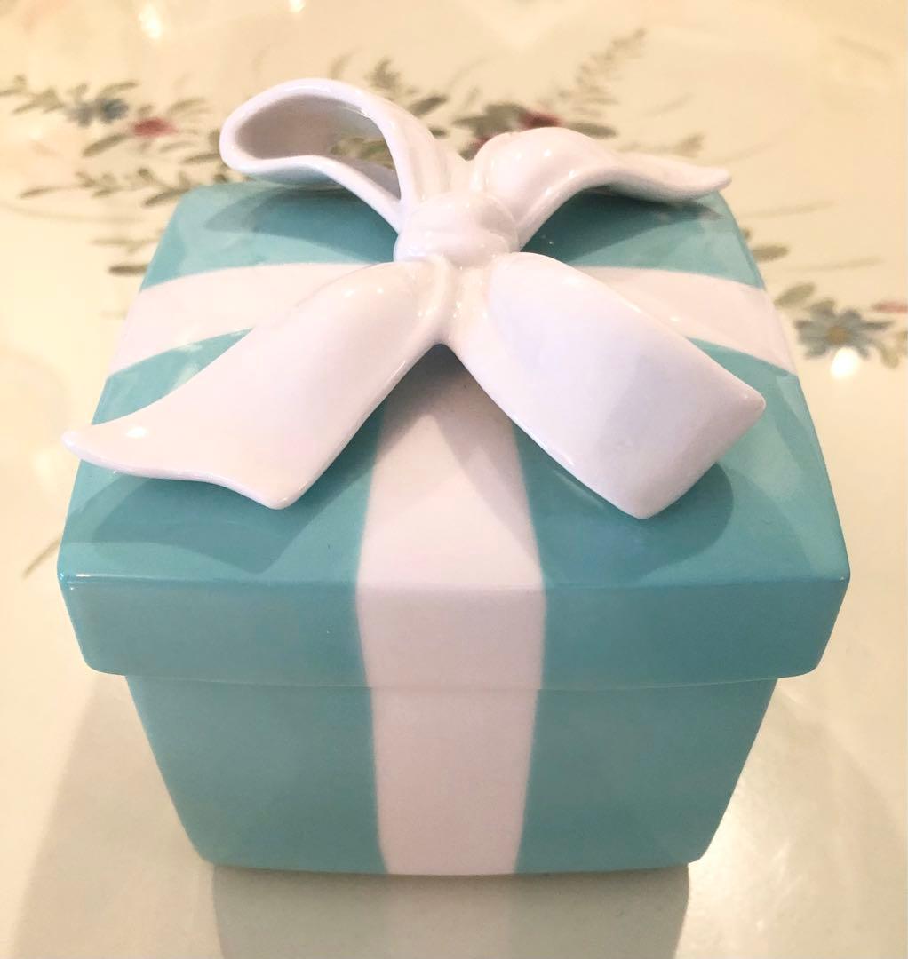 大きいサイズTiffany&Co.陶器ブルーボックス小物入れ