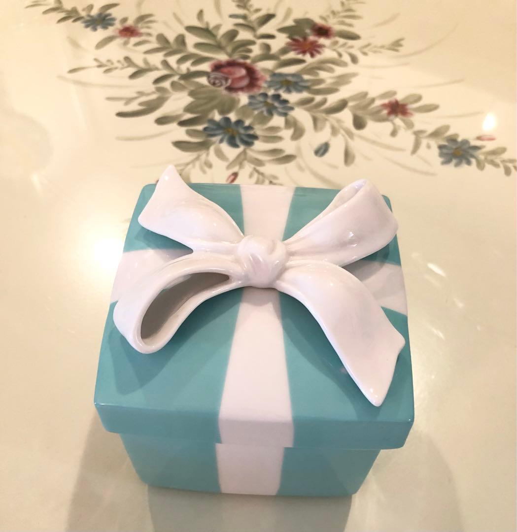大きいサイズTiffany&Co.陶器ブルーボックス小物入れ