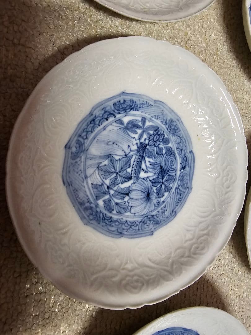 中国古美術 蔵出し品 新渡品 陽刻染付昆虫文皿 薄手 貴重な5枚組