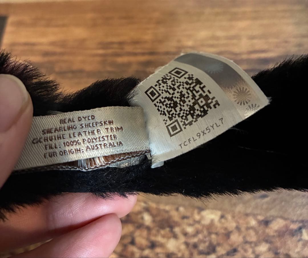 新品同　UGG アグ　ムートン耳当て　イヤー マフラー　イヤホン付　黒