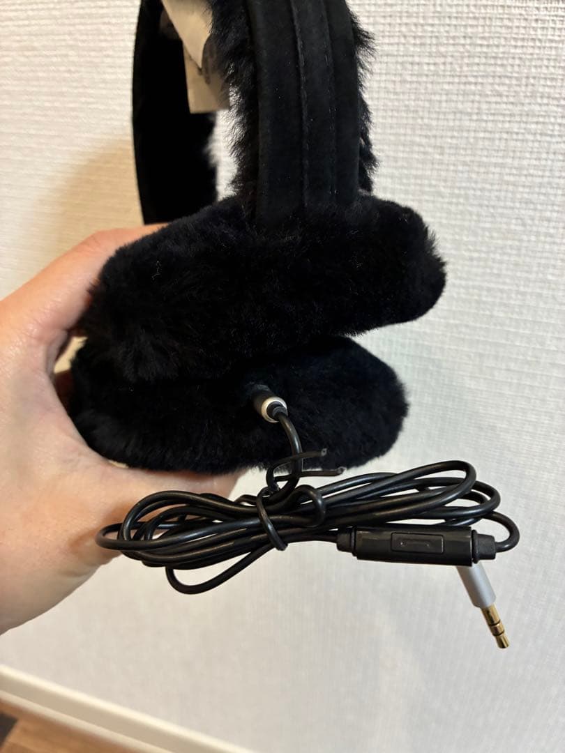 新品同　UGG アグ　ムートン耳当て　イヤー マフラー　イヤホン付　黒