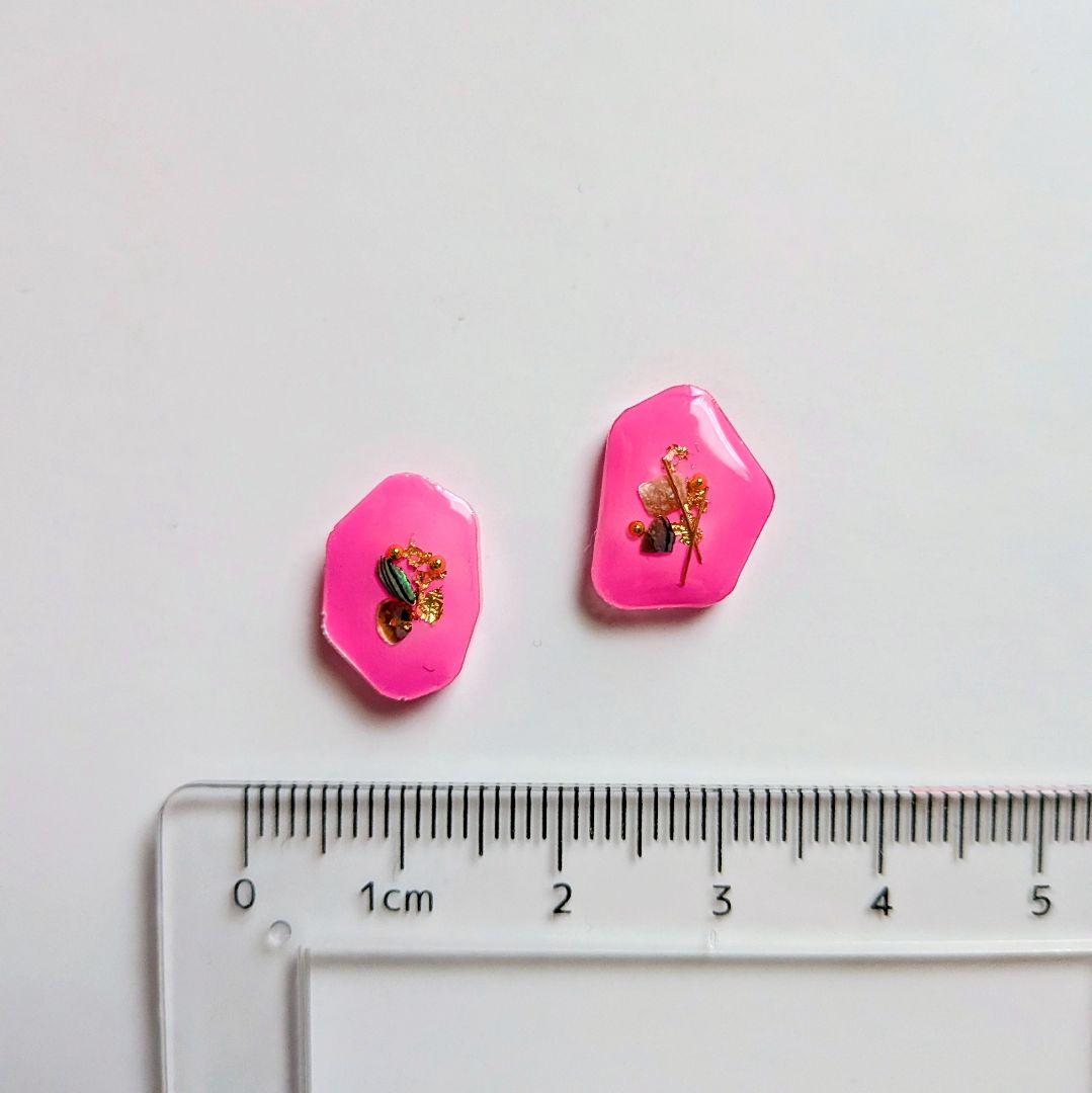 #059 ハンドメイドピアス　イヤリング　レジン　ゴールド　モノトーン