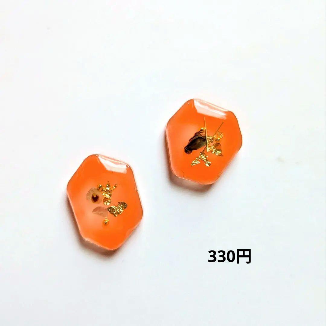 #059 ハンドメイドピアス　イヤリング　レジン　ゴールド　モノトーン