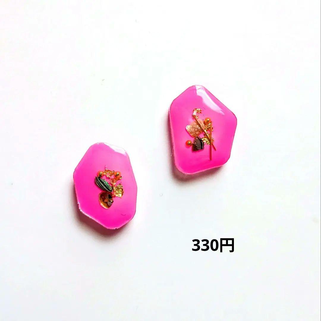 #059 ハンドメイドピアス　イヤリング　レジン　ゴールド　モノトーン