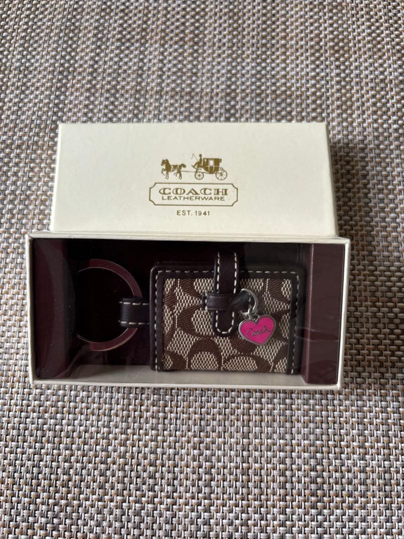 COACH モノグラム キーホルダー ハートチャーム