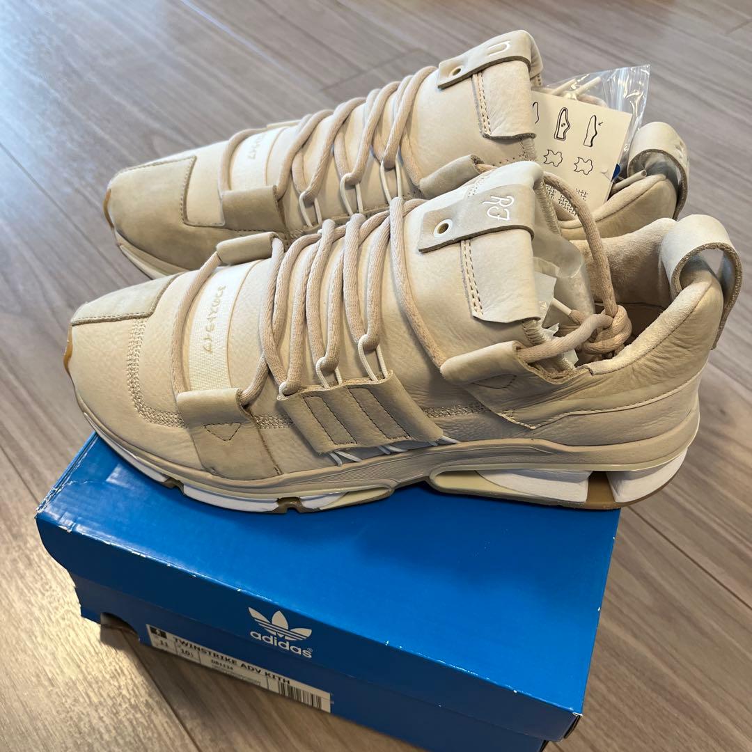 TWINSTRIKE ADV KITH adidas ベージュ スニーカー