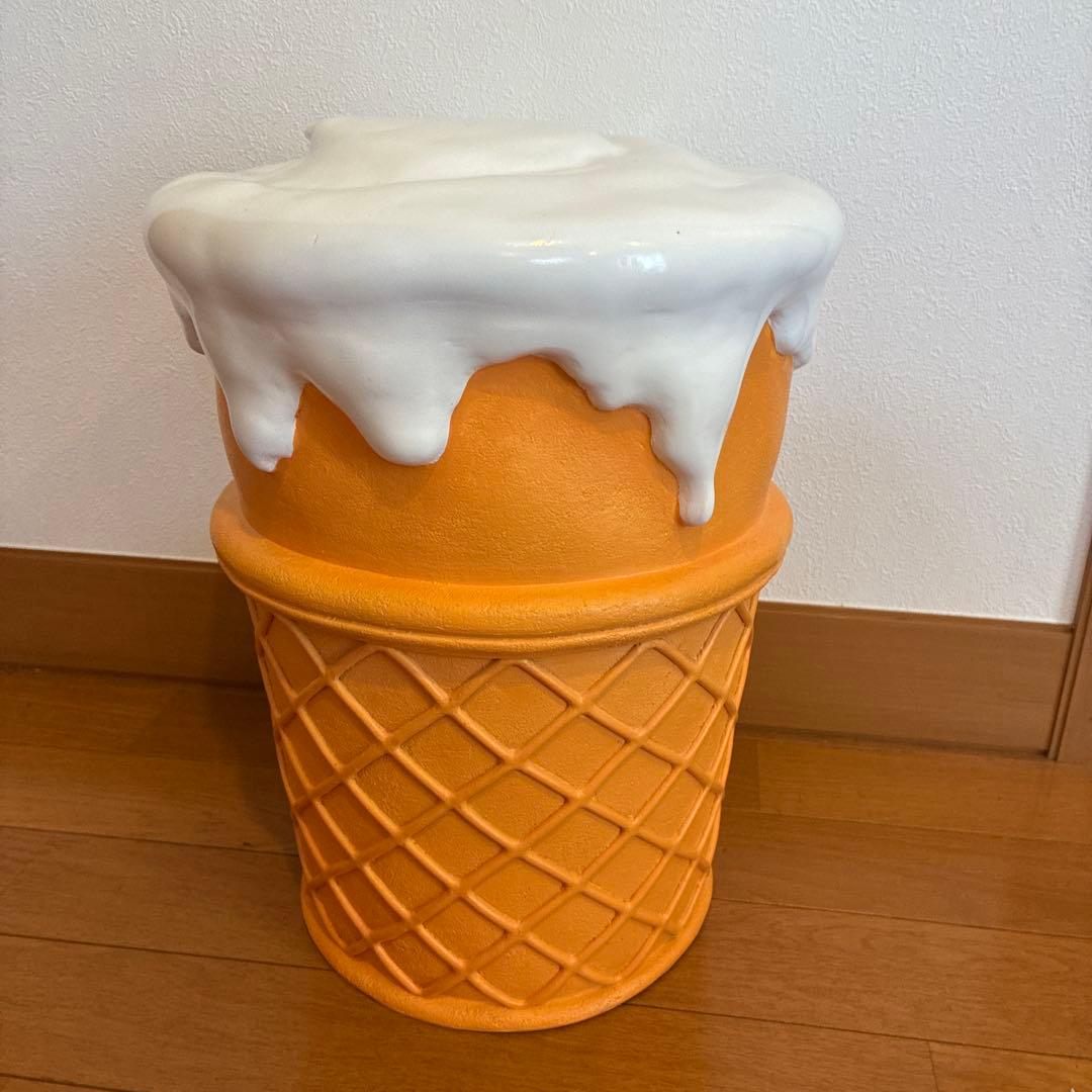 ロータリーヒロ　イースねアイスクリーム　椅子