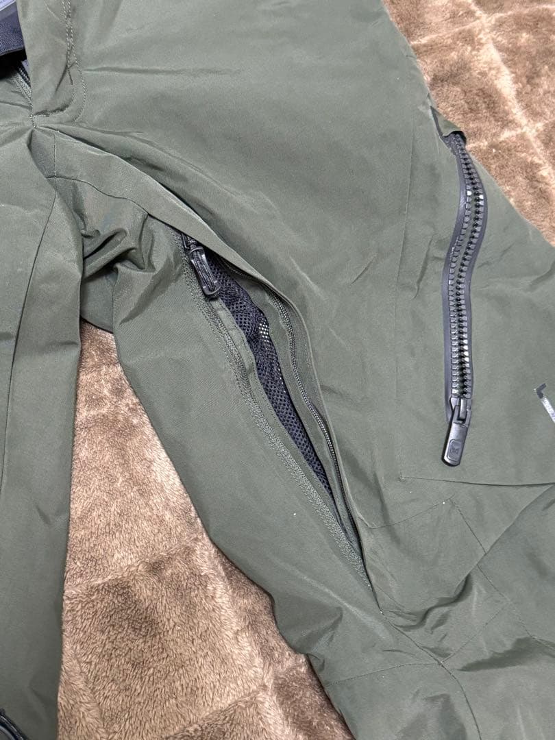 Burton ak スノーボードパンツ GORE-TEX カーキ 一部破れあり