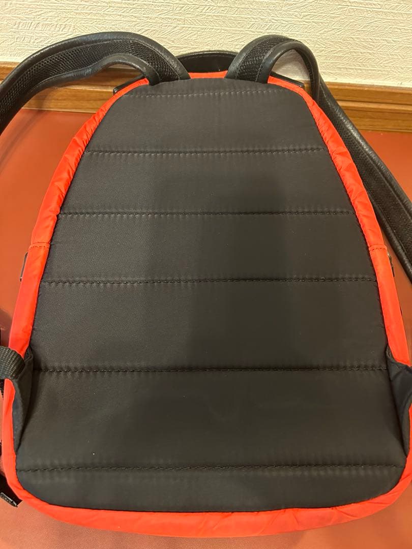 【美品】SALE！ モンクレール　小ぶりでかわいいリュック　オレンジ系