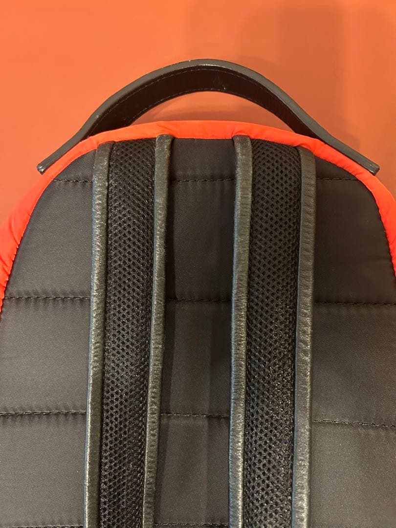 【美品】SALE！ モンクレール　小ぶりでかわいいリュック　オレンジ系