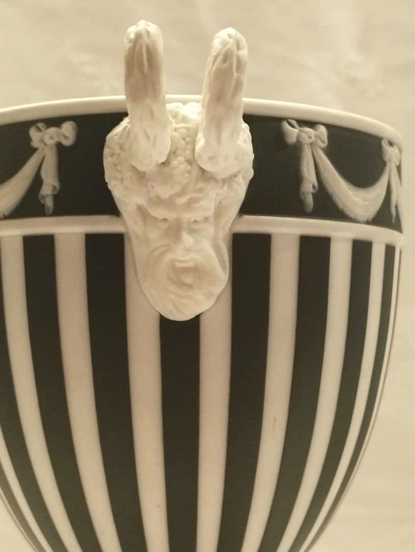 ウエッジウッド ブラック ジャスパー トロフィー ユニセックス オブジェ