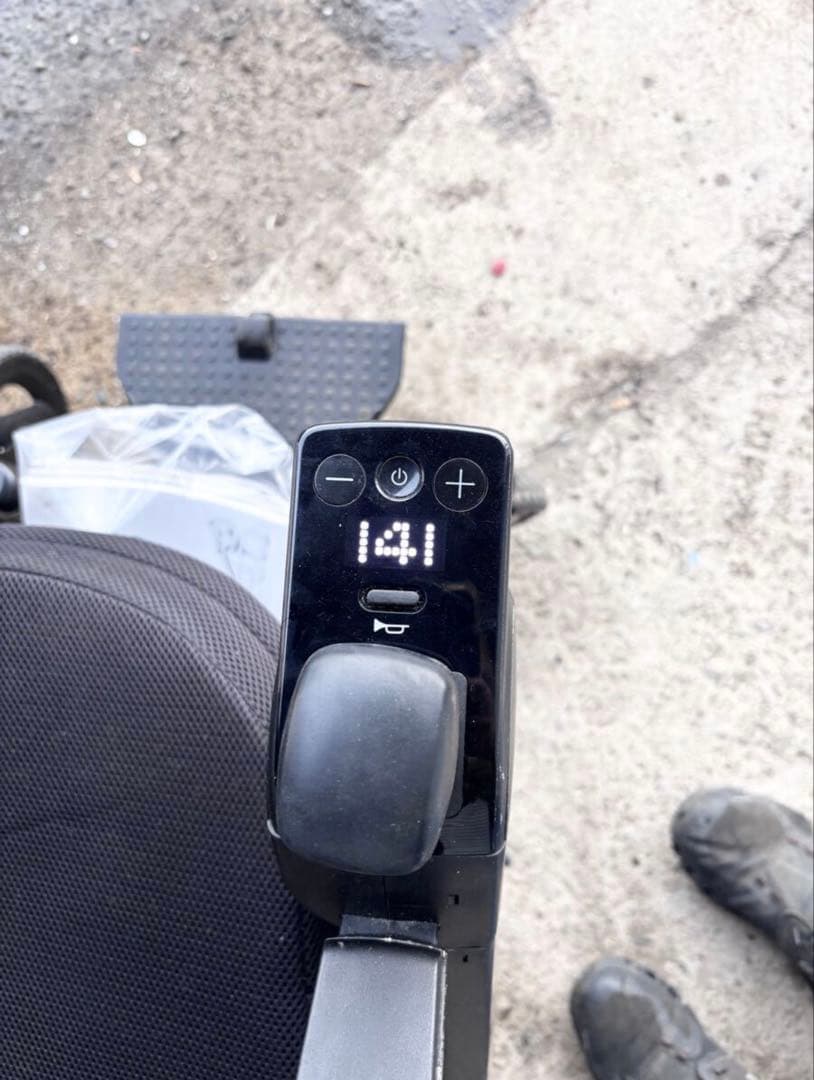 WHILL Model F 電動車椅子 ブラック　ウィル