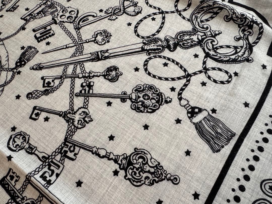 良品　エルメス　20AW LES CLES　レクレ バンダナ カレジェアン140