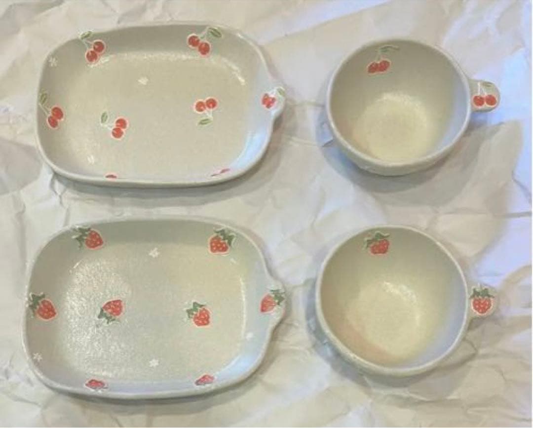 中村佳菜子さん　いちご、さくらんぼ柄⭐︎* 器４点セット♡