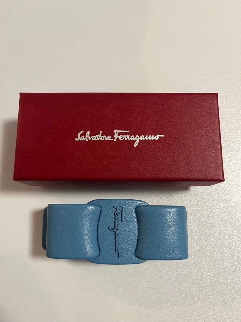 Salvatore Ferragamo ブルー レザー バレッタ
