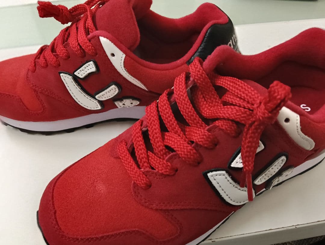 サンガッチョ　レッド スニーカー 23.5センチ