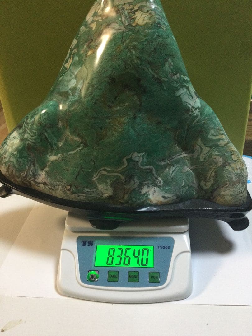 糸魚川翡翠原石　磨き石　水晶　観賞石