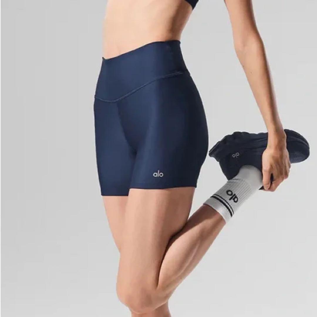 XS aloネイビー ハイウエストショートパンツ