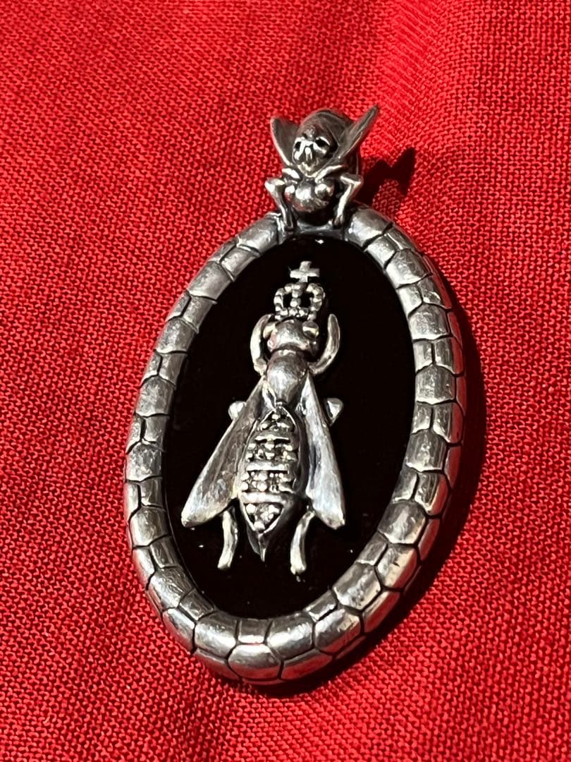 美品!ジャスティンデイビス 女王蜂ペンダント銀製　廃盤・入手困難