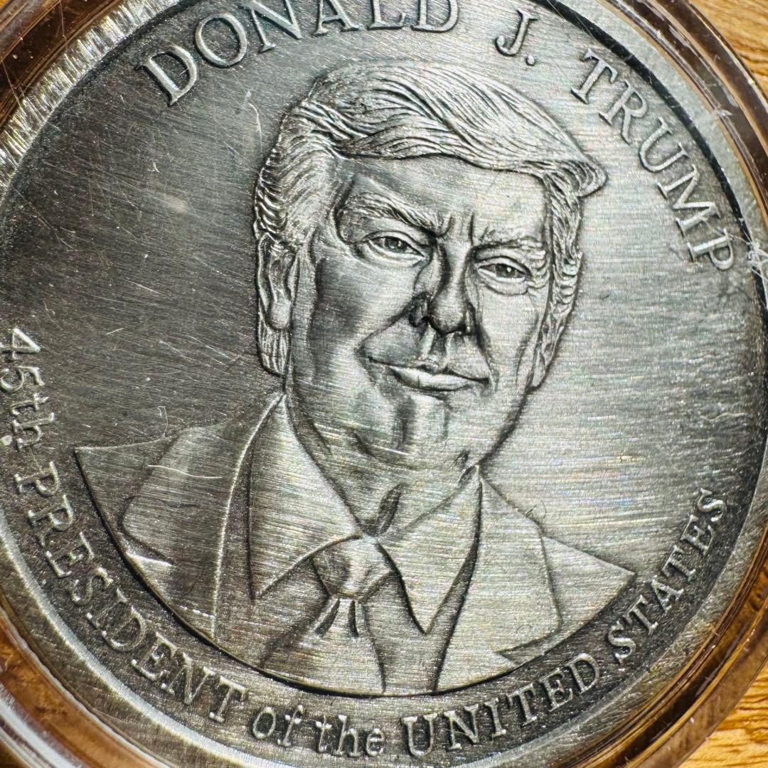 トランプ大統領　1オンス アンティーク銀貨　ハクトウワシと星条旗