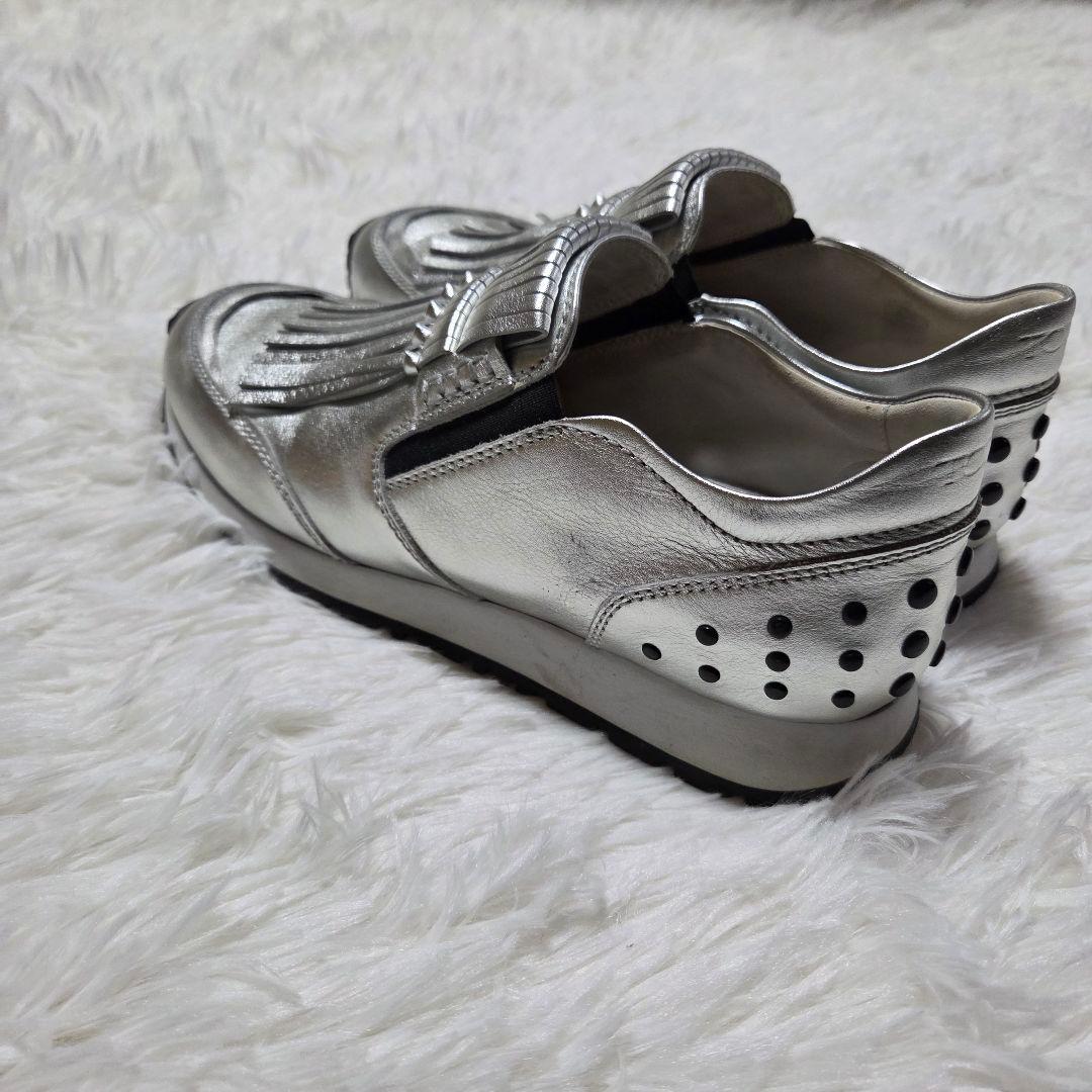 TOD'S メタリック フリンジ スリッポン