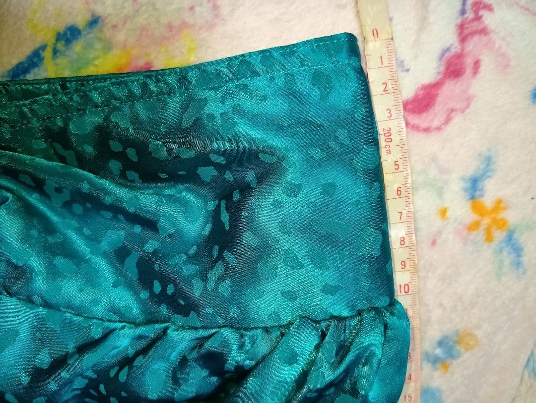 大きめサイズの衣装ワンピース（シルキータッチの光沢あり）ライトグリーン