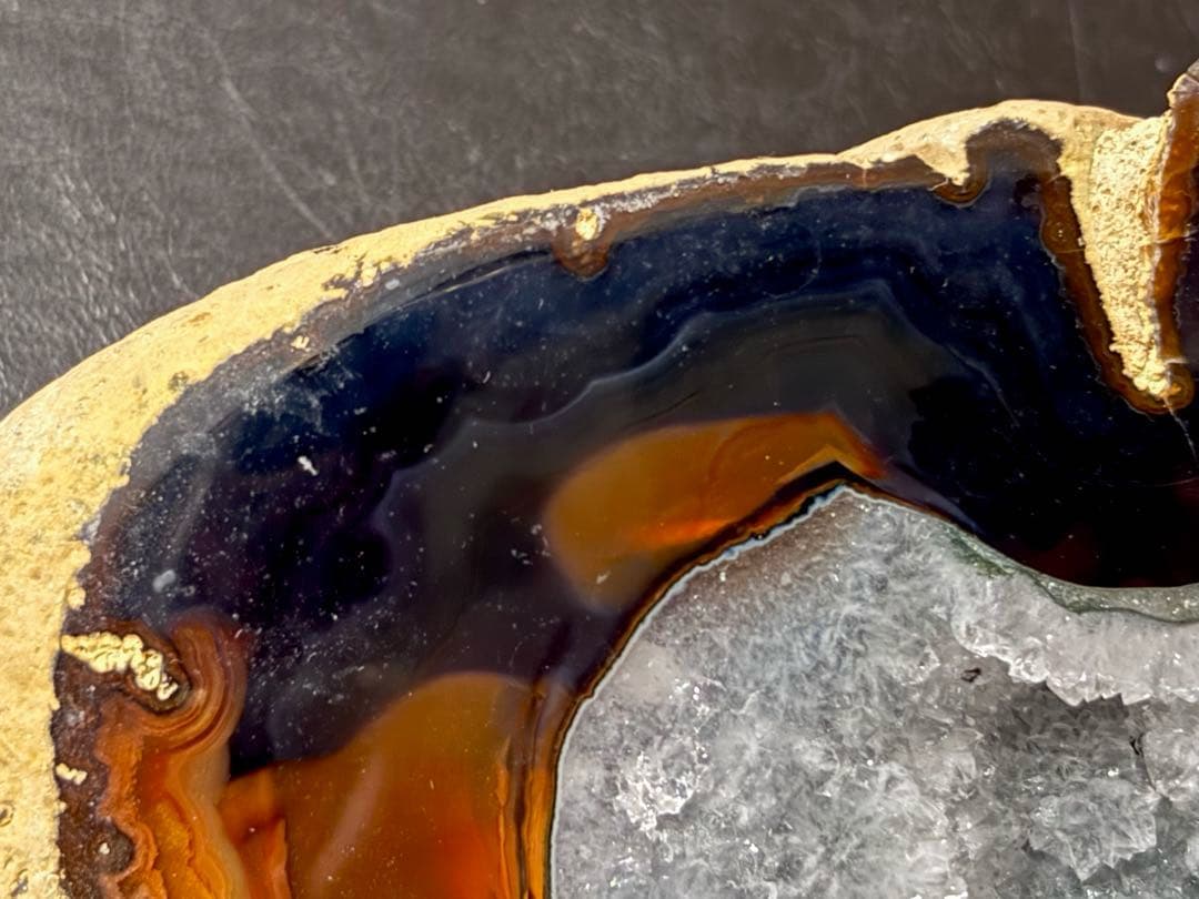 【超希少】天然ブラックオニキスのトレジャーメノウ 龍穴 ジオード アゲート 風水