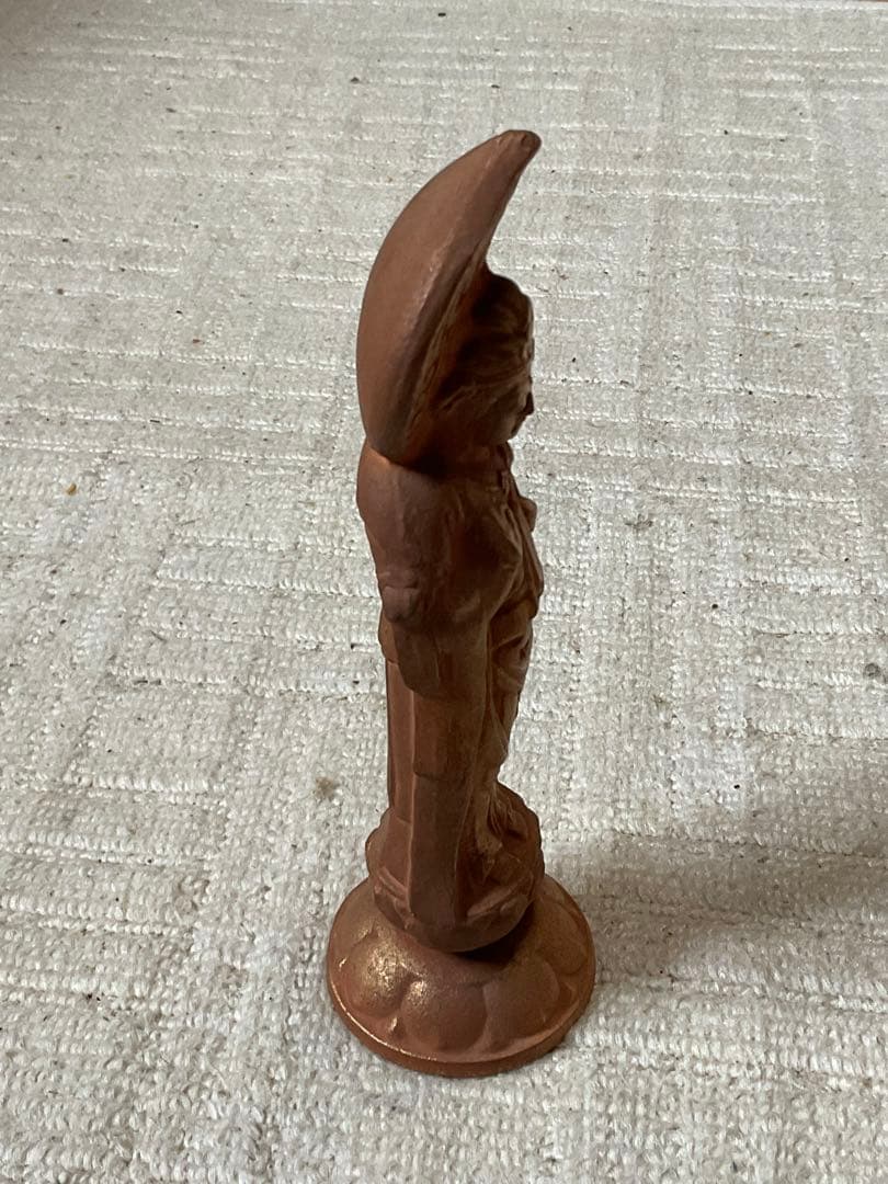 黄金の観音様／材質・真鍮製。高さ、20センチ、重さ、1kg。【昭和初期の作品】