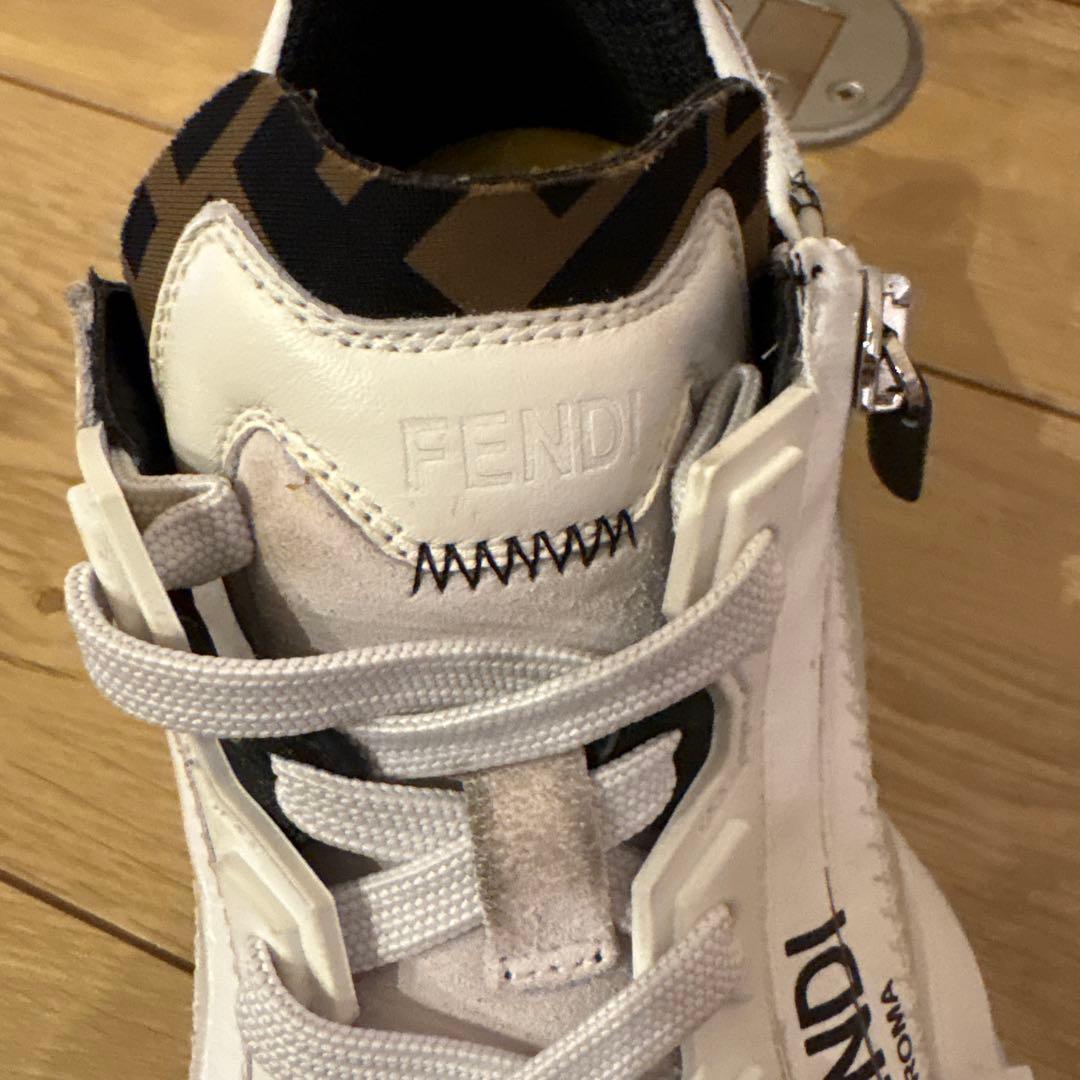 fendiflow スニーカー　レディース　FENDI フロー