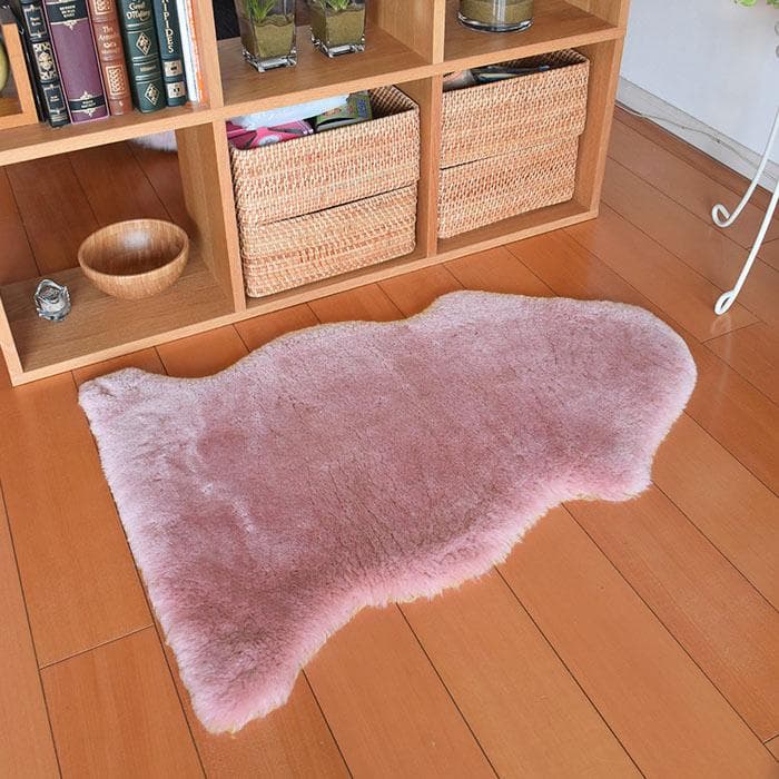 ピンク色 約60x90cm 天然ムートン短毛スキン1匹物