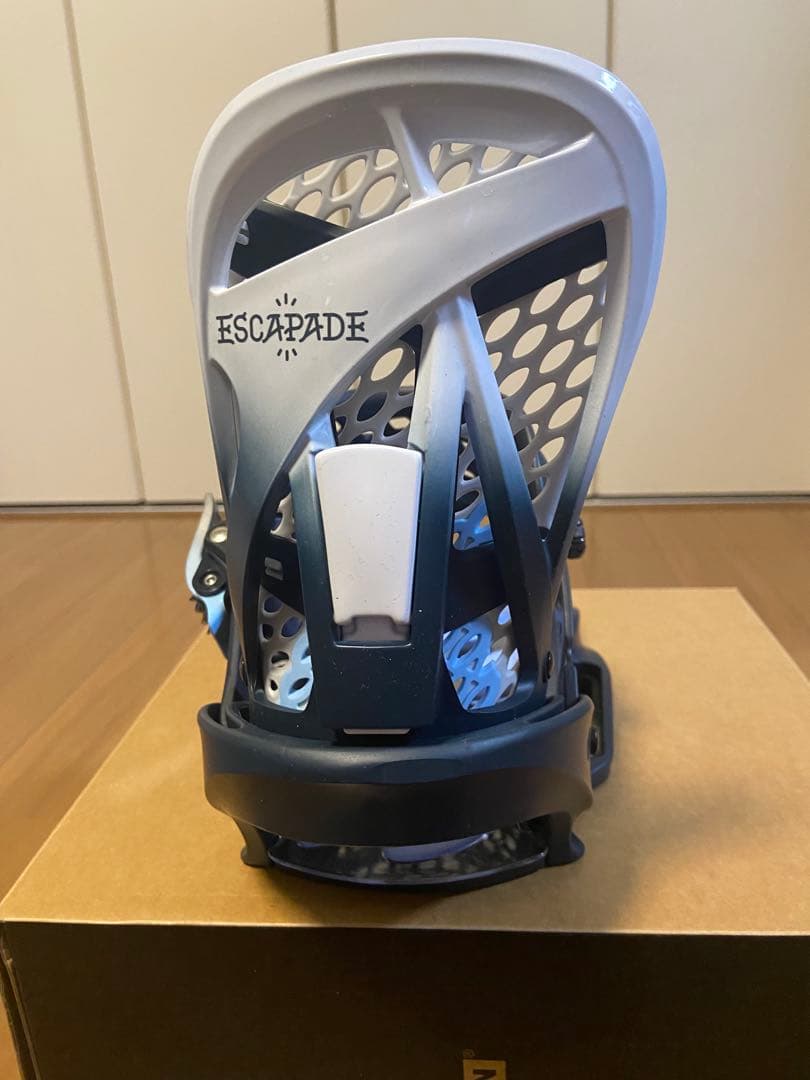 バートン エスカペード Mサイズ EST