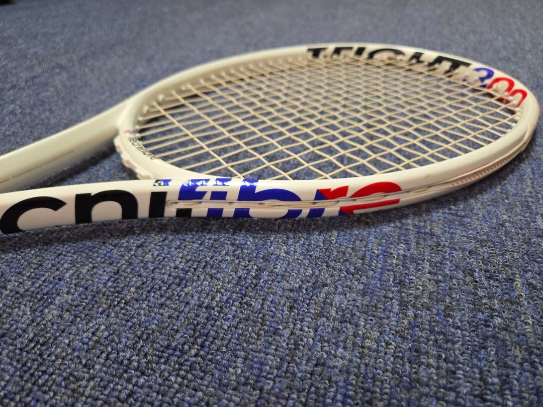 Tecnifibre T-Fight 300 テニスラケット グリップサイズ2