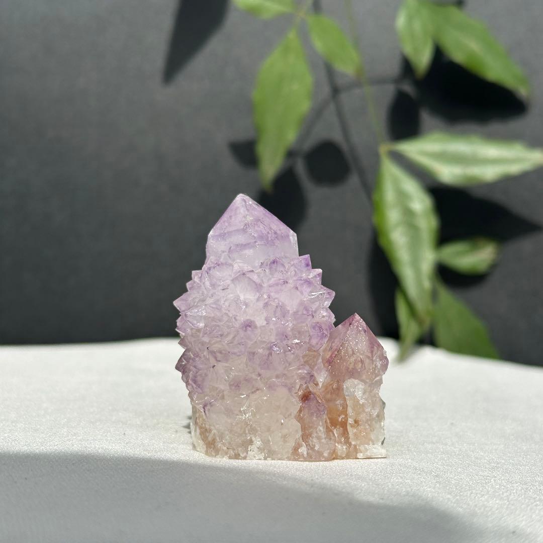 天然石アメジストの原石　置物　鉱物D.439