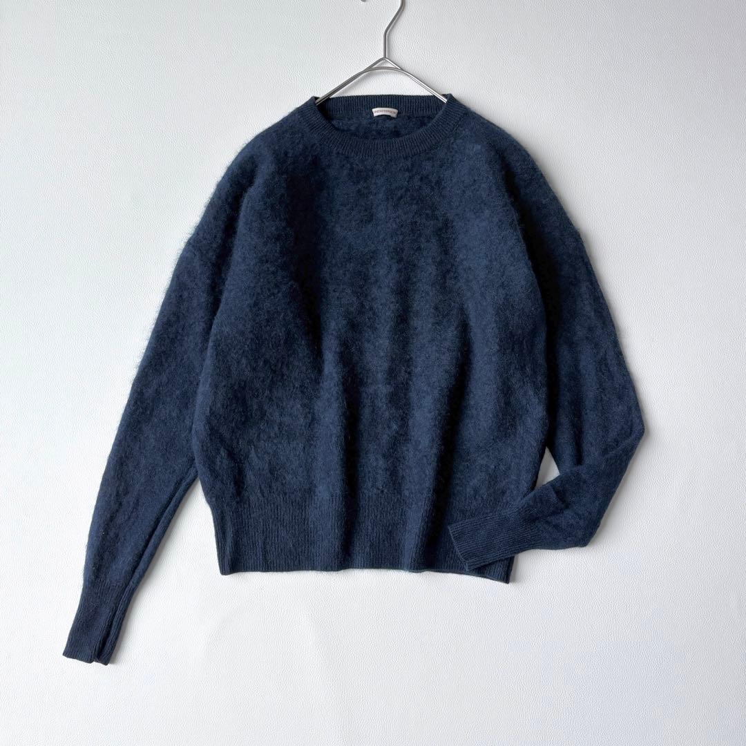 2872y美品　ドレステリア　ふわふわ♡カシミヤファーニット　紺 クルーネック