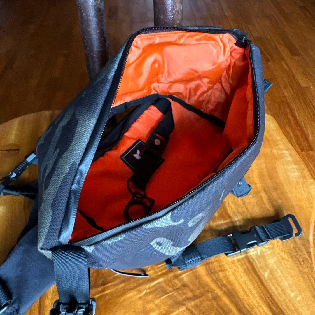 Code of bell カモフラージュ ボディバッグ